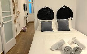 Queen Regina Suites By Platform 357